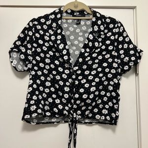Forever 21 Black and White Flower Tie Cropped Blouse
